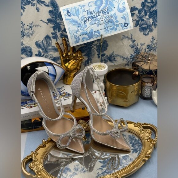 🆕 GIANNI BINI 🧿 NWOB Ezlynn Rhinestone Embellished Bow Vinyl Heel, Sz 7.5M - Picture 2 of 16